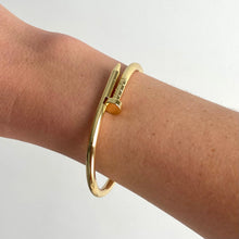 Load image into Gallery viewer, Reluxe Vintage Spiral Nail Bracelet
