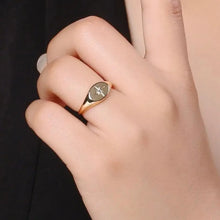 Load image into Gallery viewer, Reluxe Vintage Star Ring Gold
